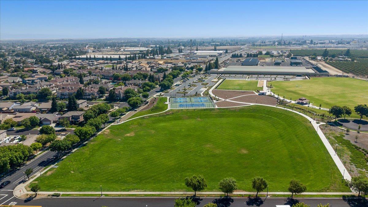 564 Old Bluff Ct, Oakdale, CA 95361