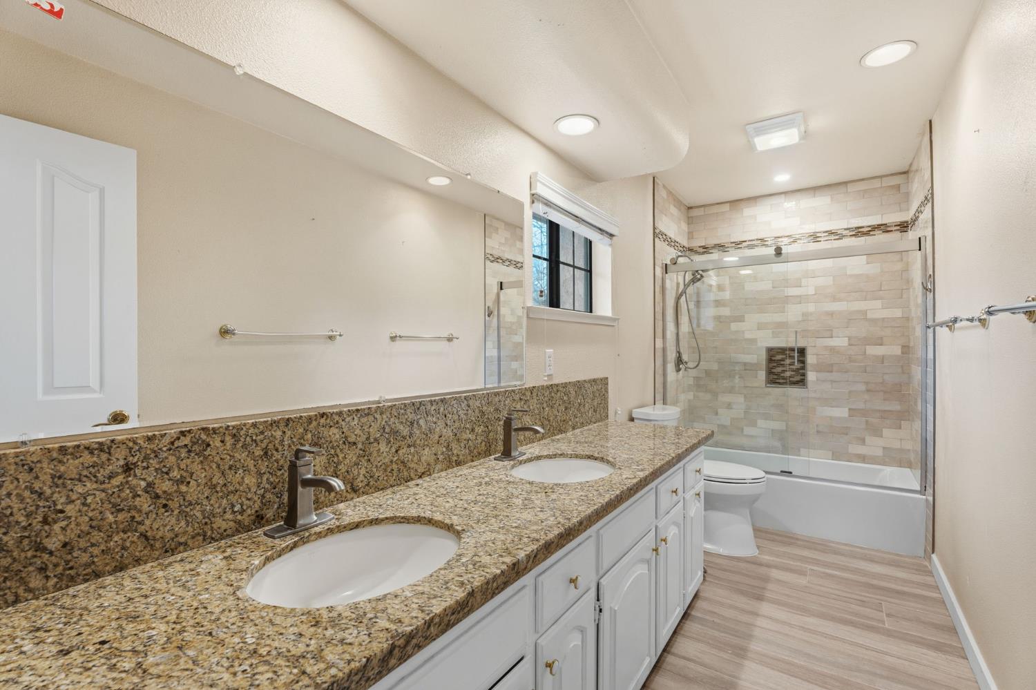 375 W Hagler Ave, Fresno, CA 93711