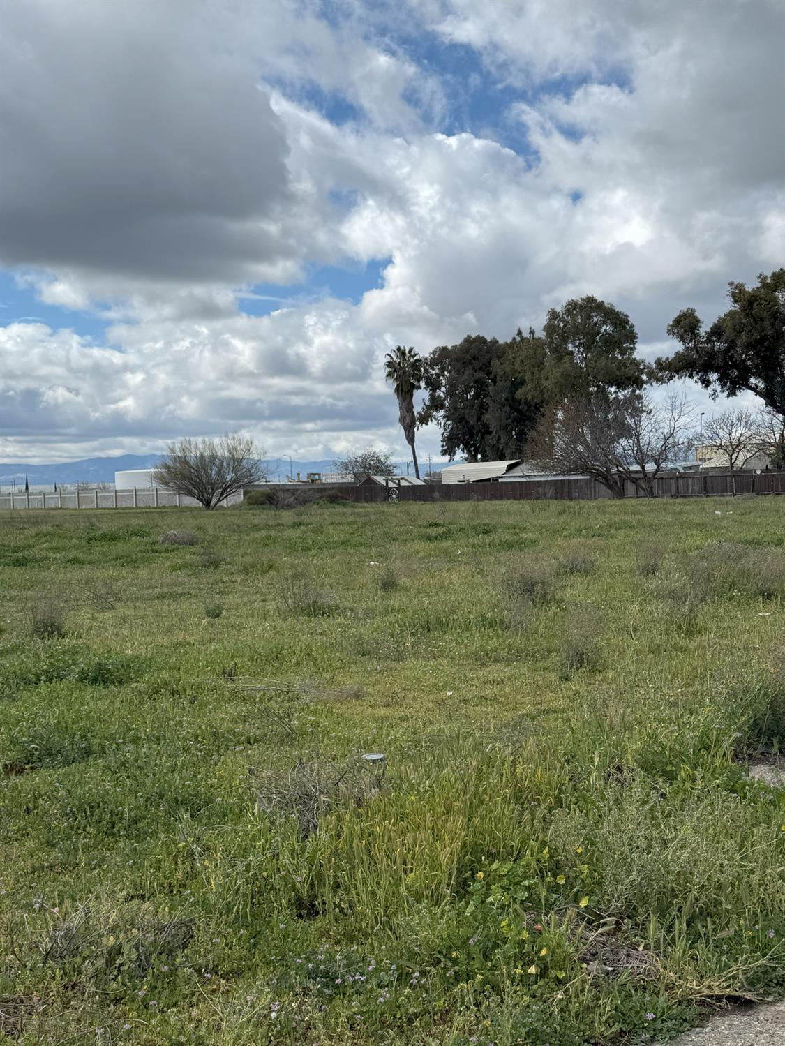 2527 E Pacheco Blvd, Los Banos, CA 95322