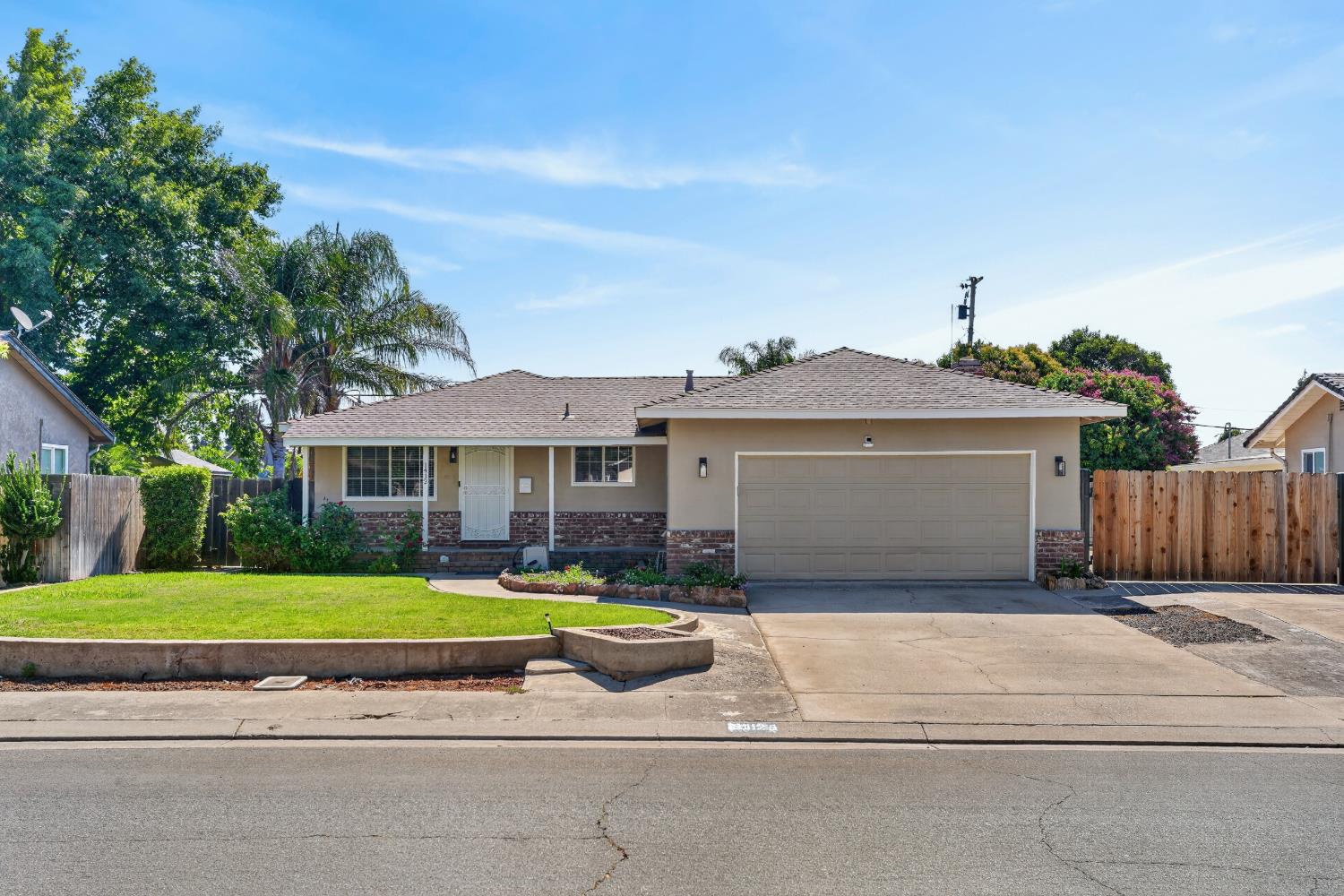 1412 Elisabeth Ave, Escalon, CA 95320