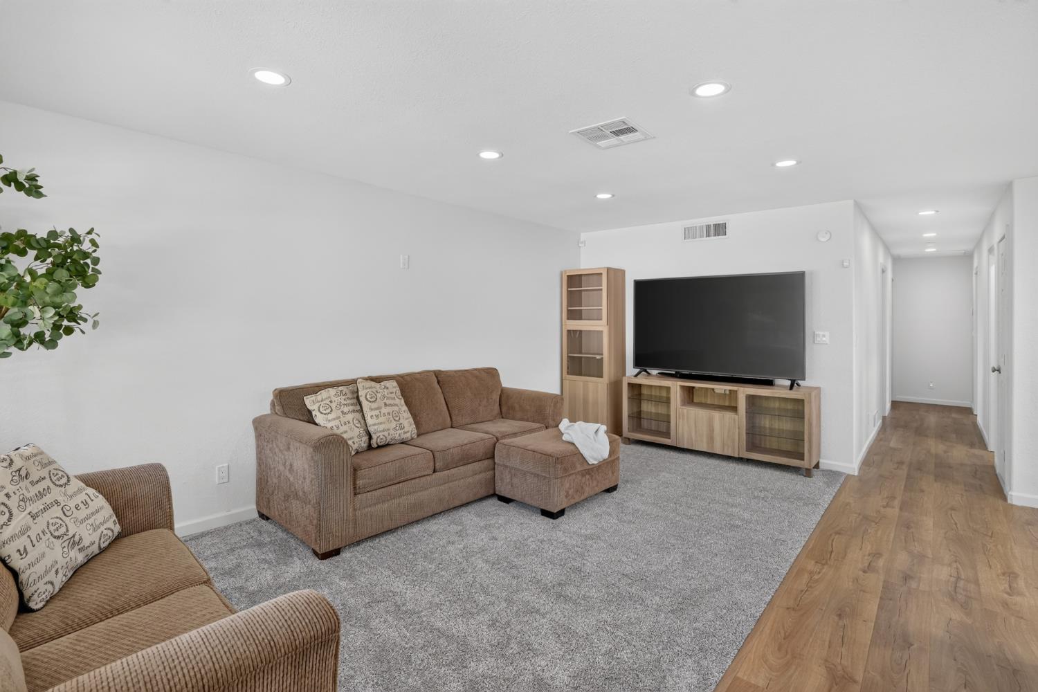 1412 Elisabeth Ave, Escalon, CA 95320