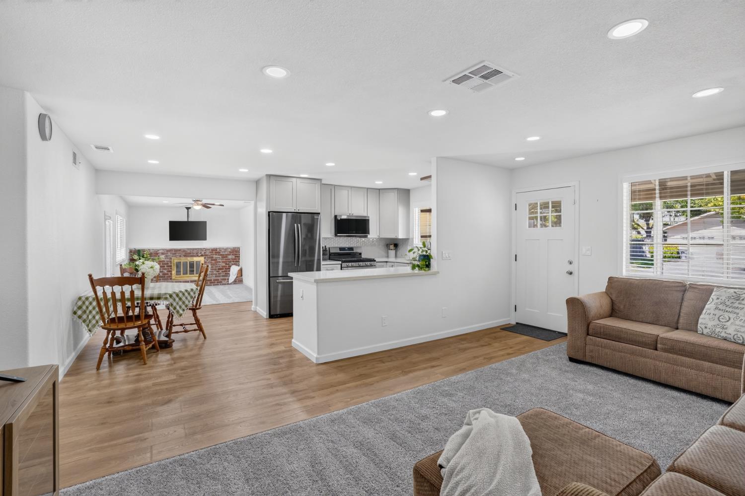 1412 Elisabeth Ave, Escalon, CA 95320