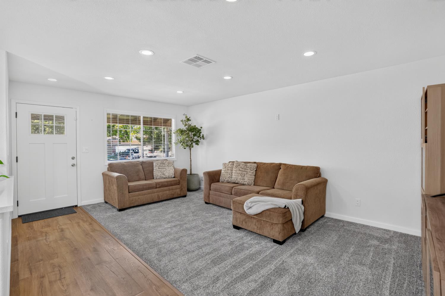 1412 Elisabeth Ave, Escalon, CA 95320