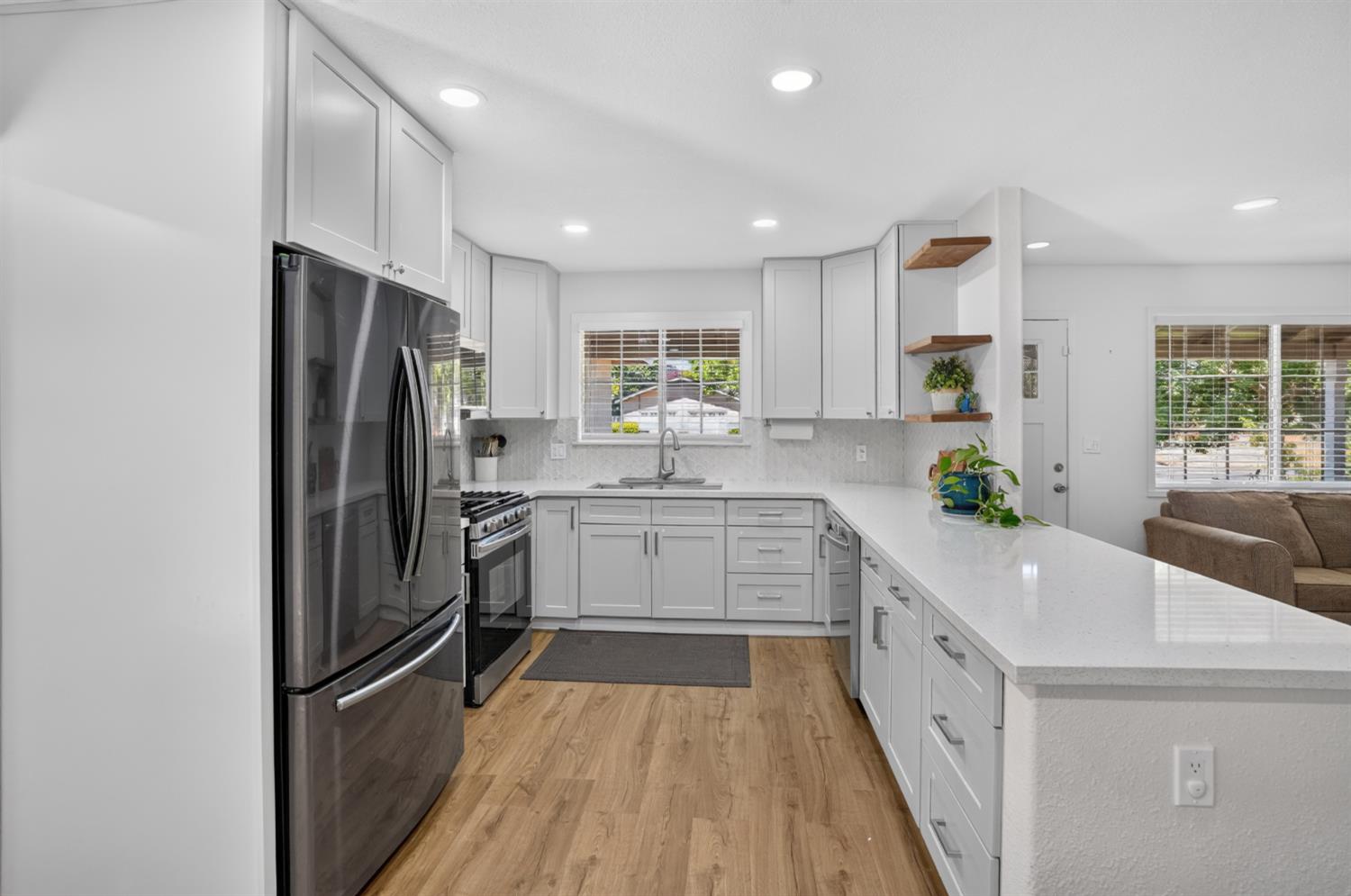 1412 Elisabeth Ave, Escalon, CA 95320