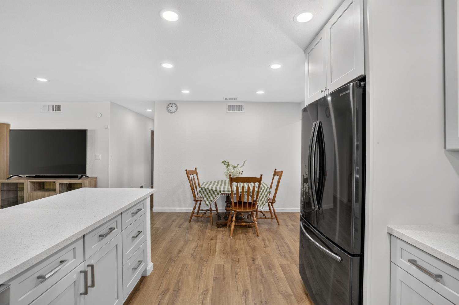 1412 Elisabeth Ave, Escalon, CA 95320