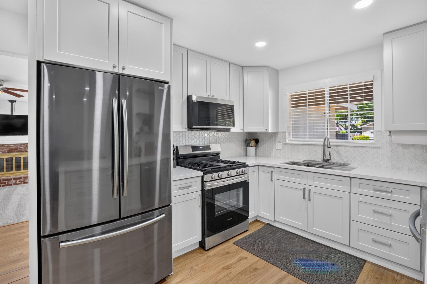 1412 Elisabeth Ave, Escalon, CA 95320