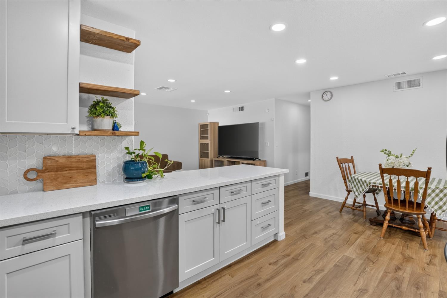 1412 Elisabeth Ave, Escalon, CA 95320
