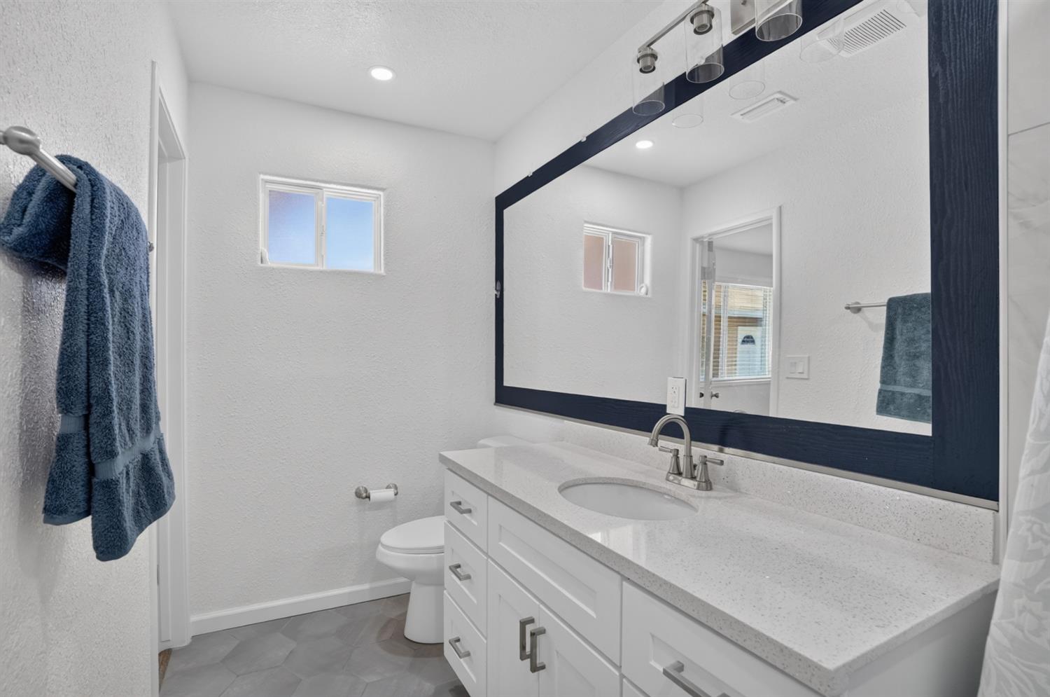 1412 Elisabeth Ave, Escalon, CA 95320