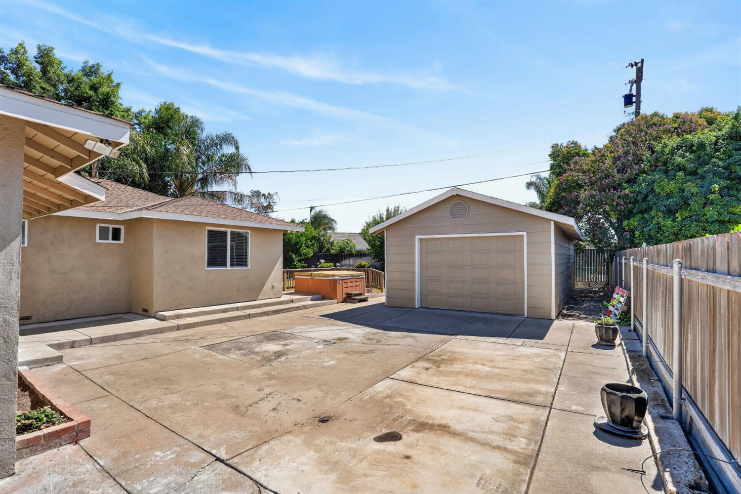 1412 Elisabeth Ave, Escalon, CA 95320