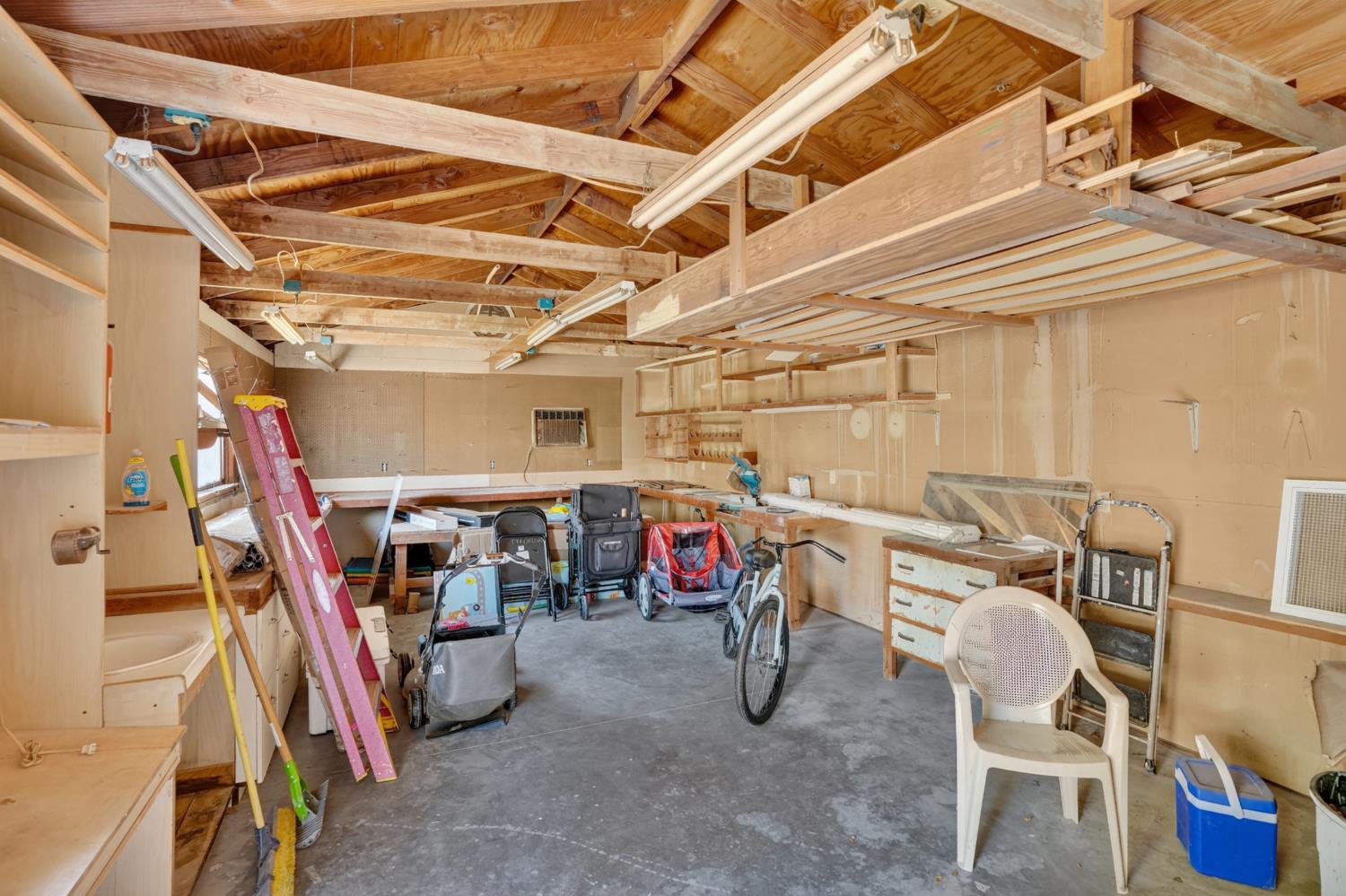 1412 Elisabeth Ave, Escalon, CA 95320
