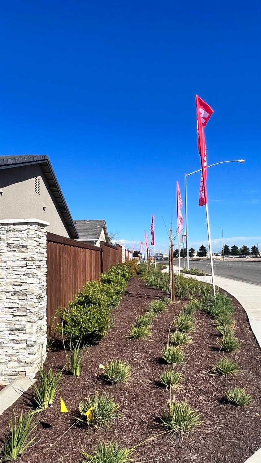 1033 Meadowlands Dr, Oakdale, CA 95361