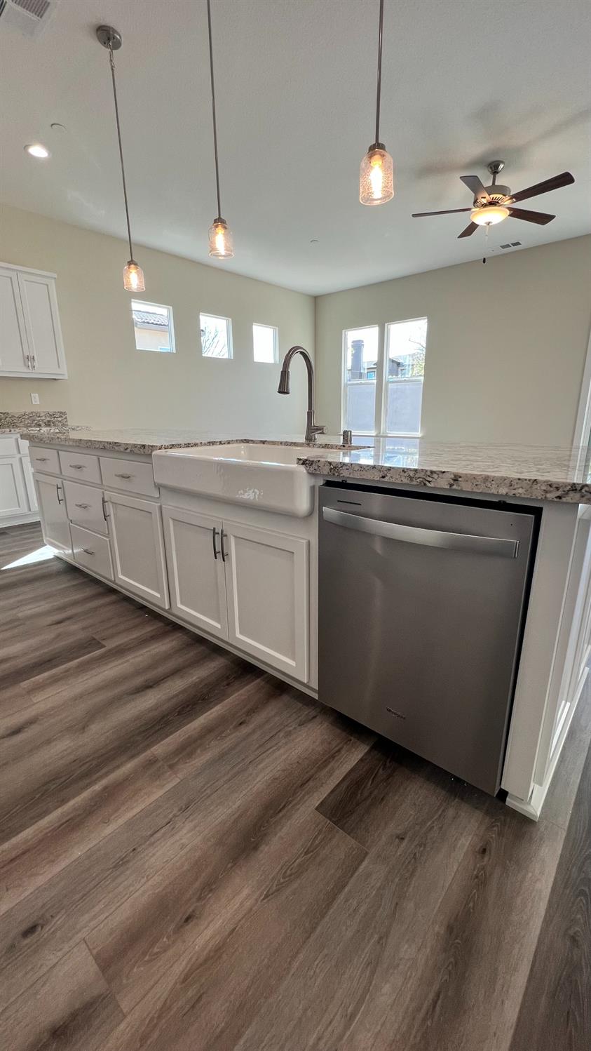 1033 Meadowlands Dr, Oakdale, CA 95361