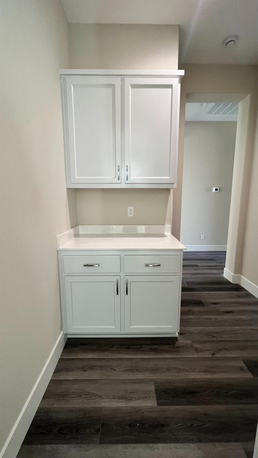 1033 Meadowlands Dr, Oakdale, CA 95361