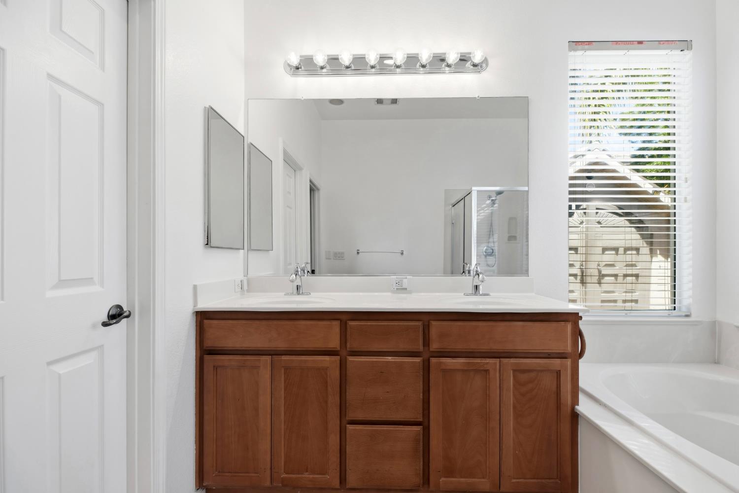 2637 Corral Way, Riverbank, CA 95367
