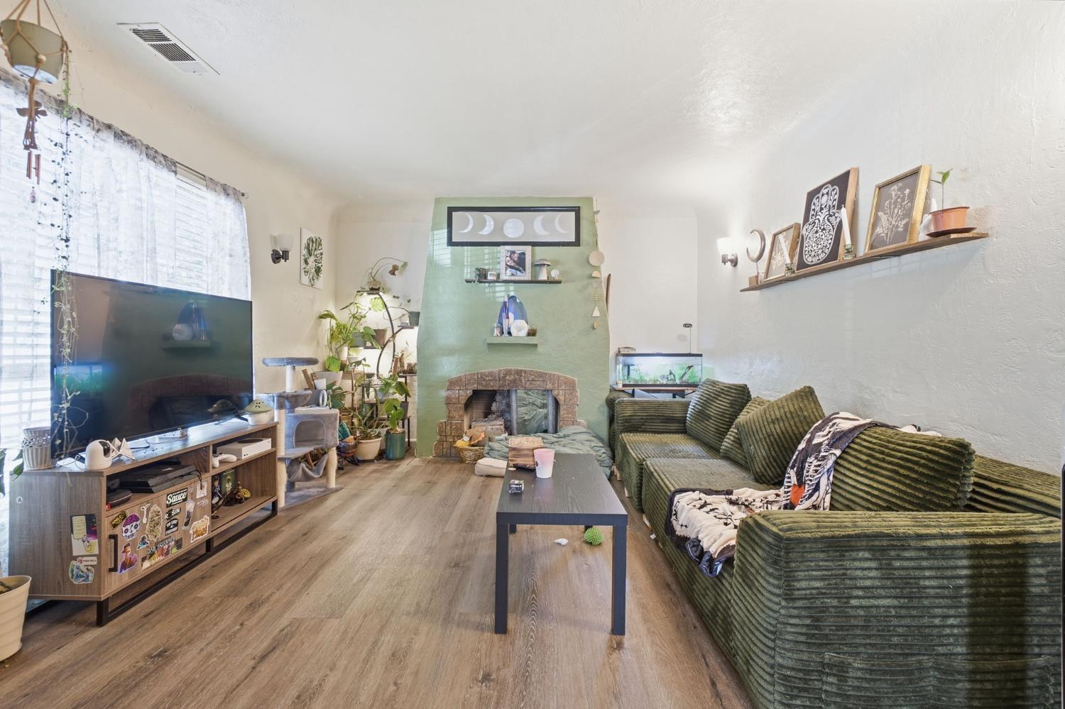 815 817 Wright St, Modesto, CA 95350