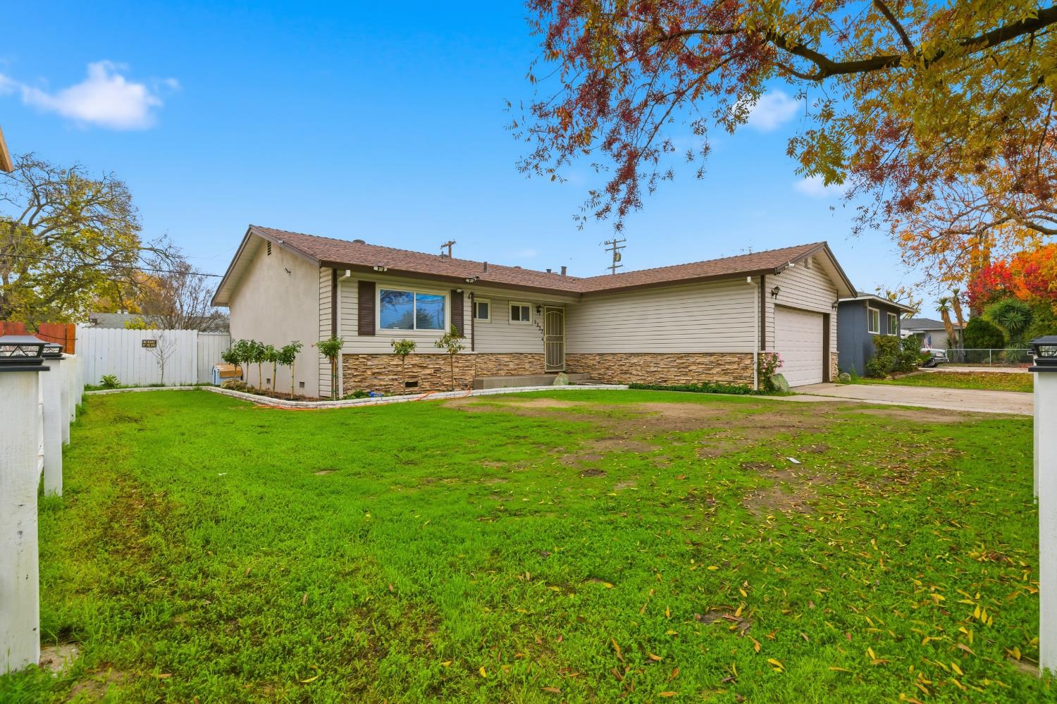 1322 Carver Rd, Modesto, CA 95350