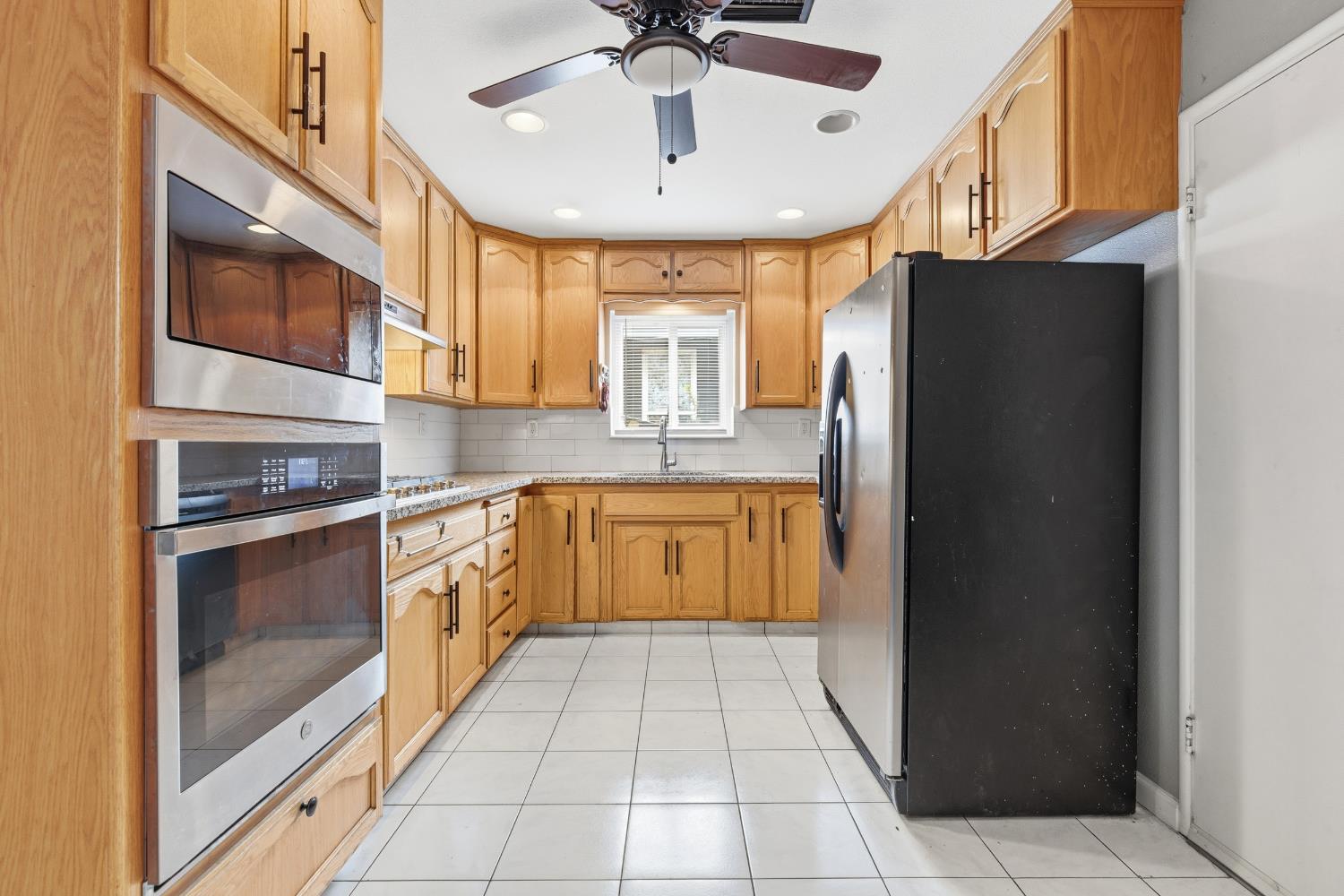 1322 Carver Rd, Modesto, CA 95350