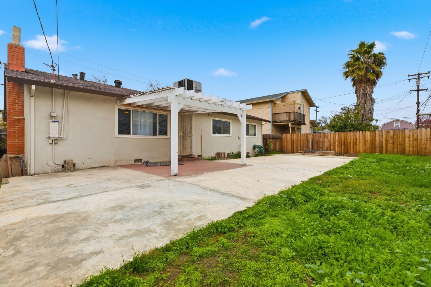 1322 Carver Rd, Modesto, CA 95350