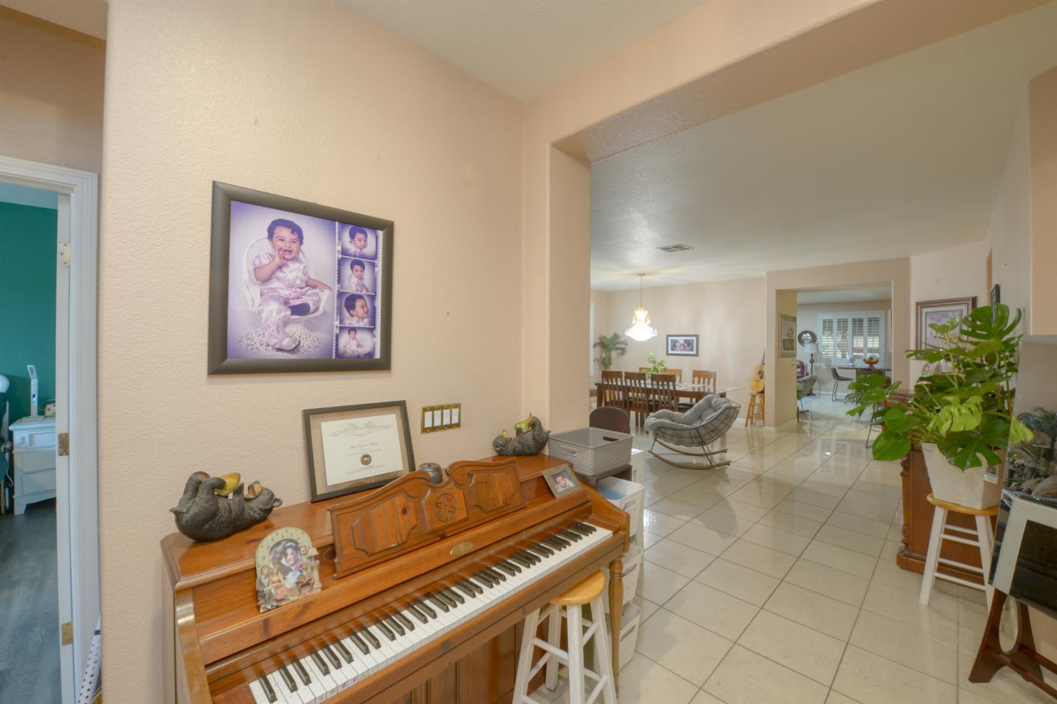 807 Hagerman Peak Dr, Newman, CA 95360