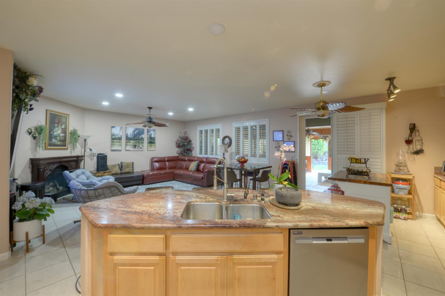 807 Hagerman Peak Dr, Newman, CA 95360