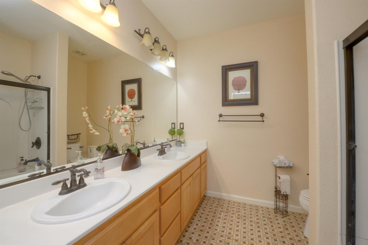 807 Hagerman Peak Dr, Newman, CA 95360