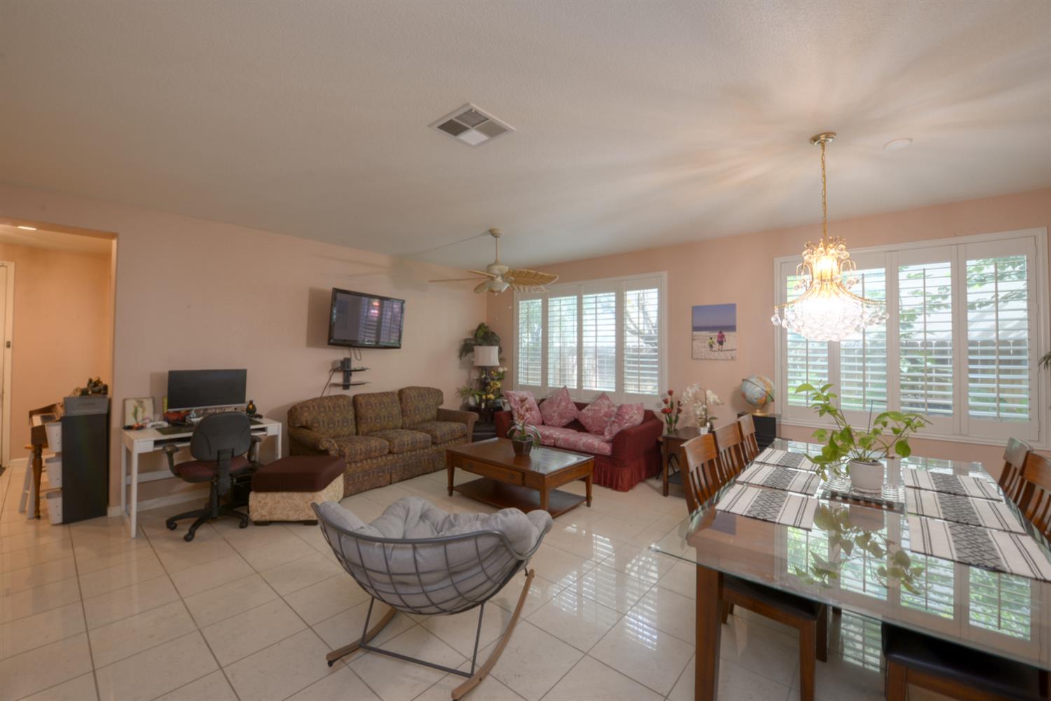807 Hagerman Peak Dr, Newman, CA 95360