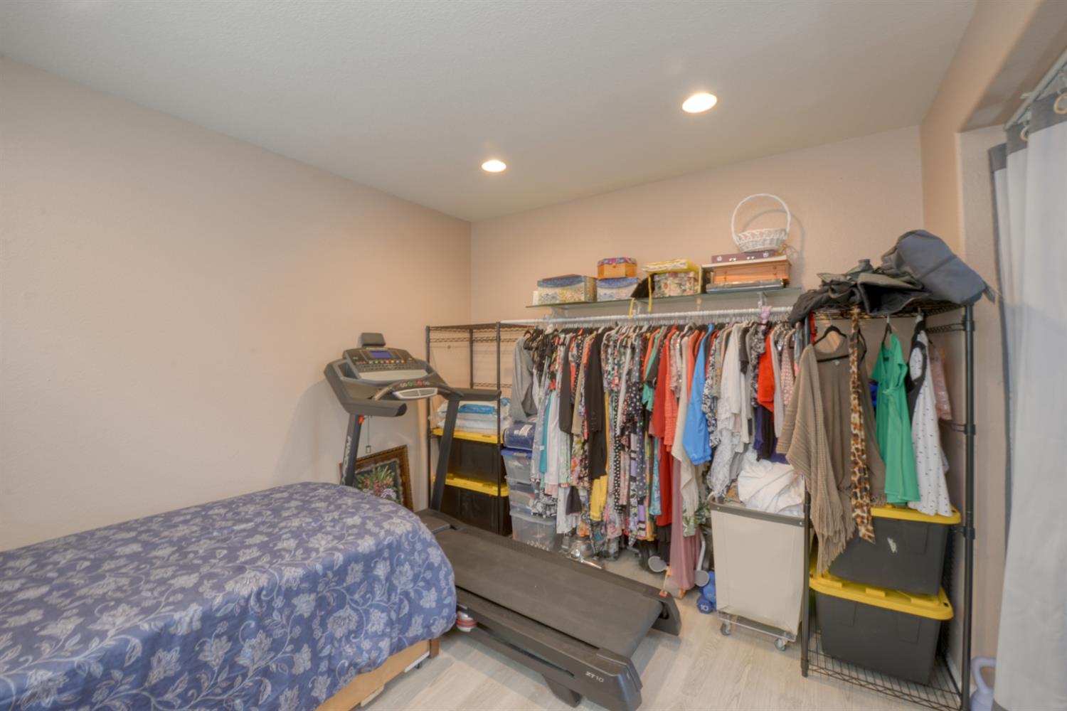 807 Hagerman Peak Dr, Newman, CA 95360