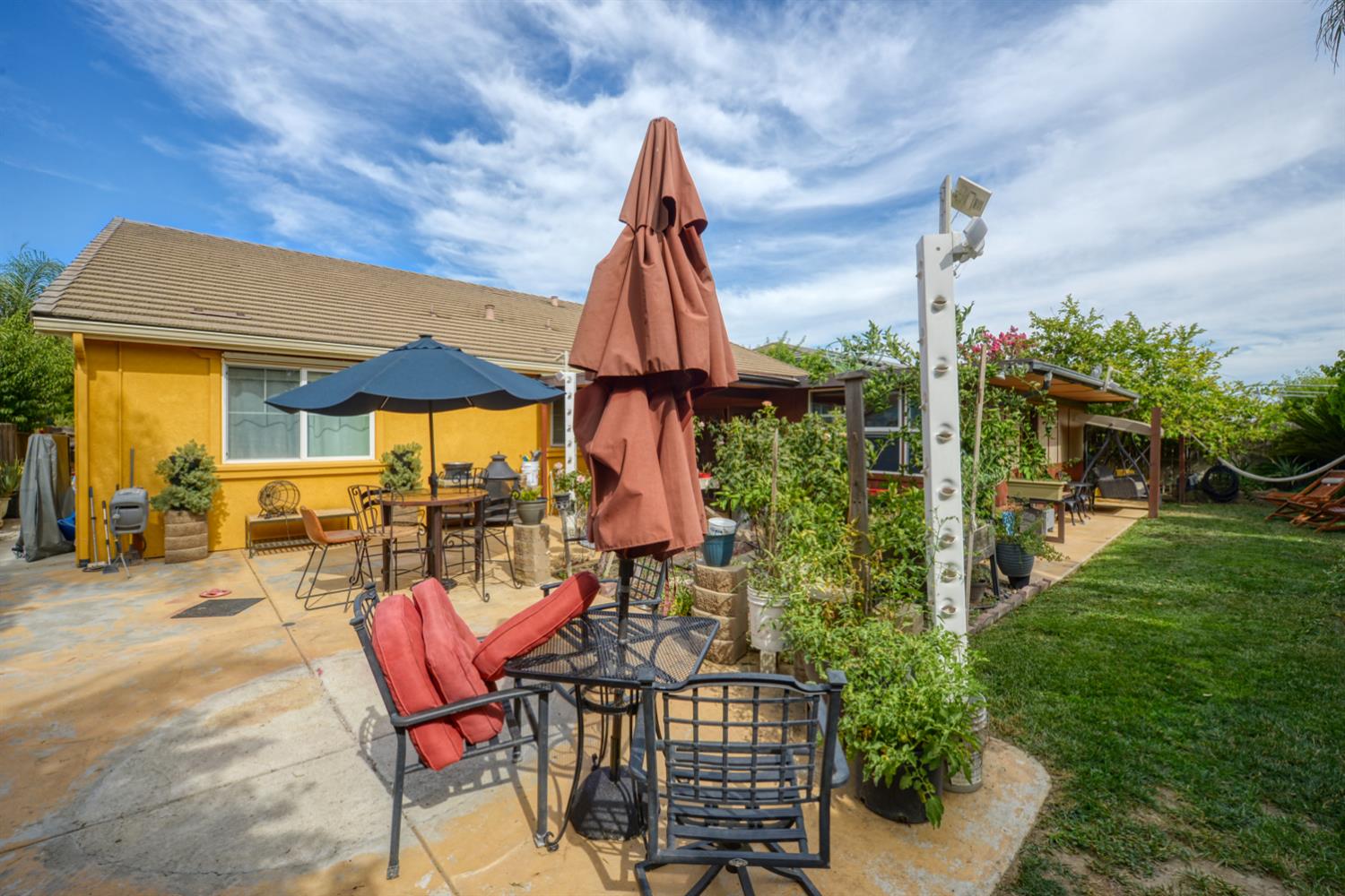 807 Hagerman Peak Dr, Newman, CA 95360