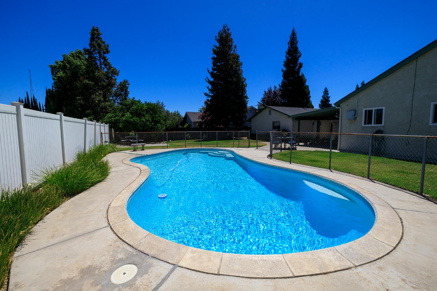 606 Palm Ave, Ripon, CA 95366