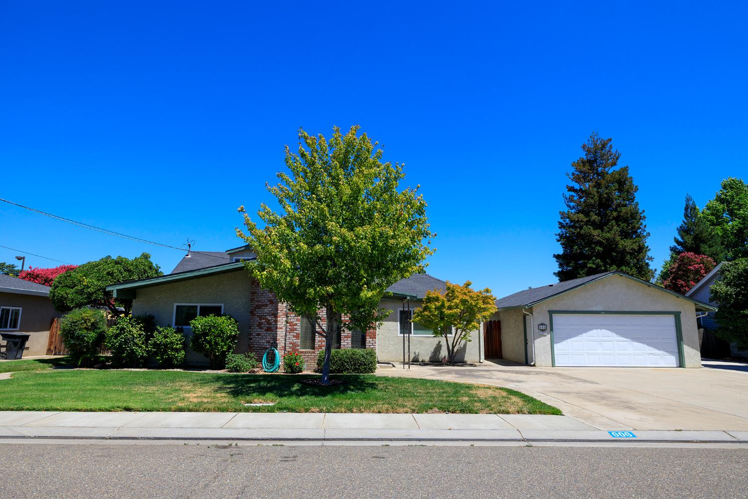 606 Palm Ave, Ripon, CA 95366