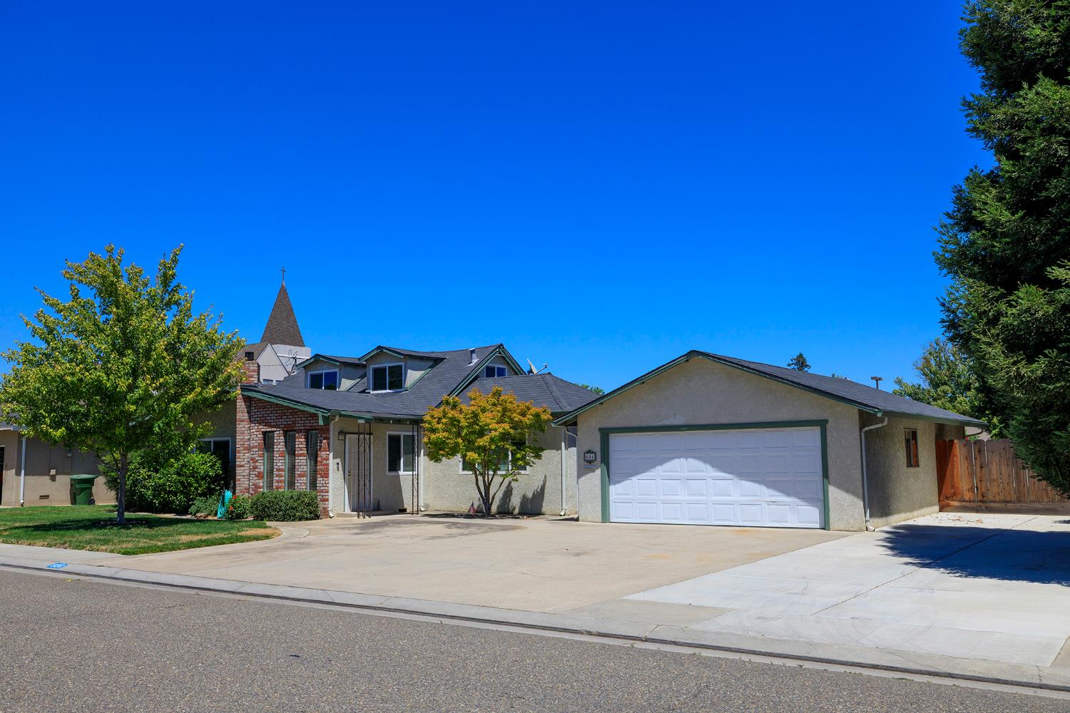 606 Palm Ave, Ripon, CA 95366