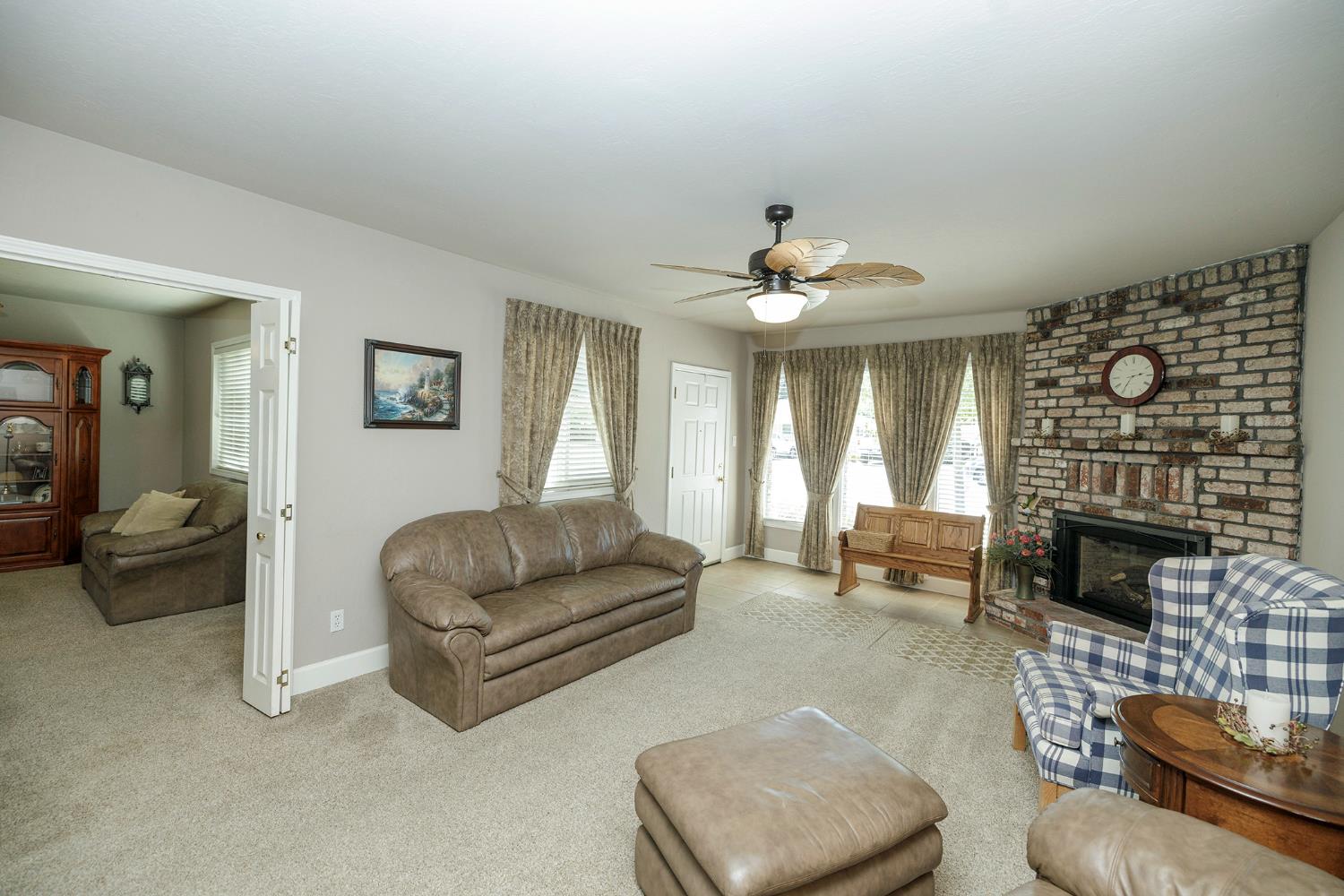 606 Palm Ave, Ripon, CA 95366