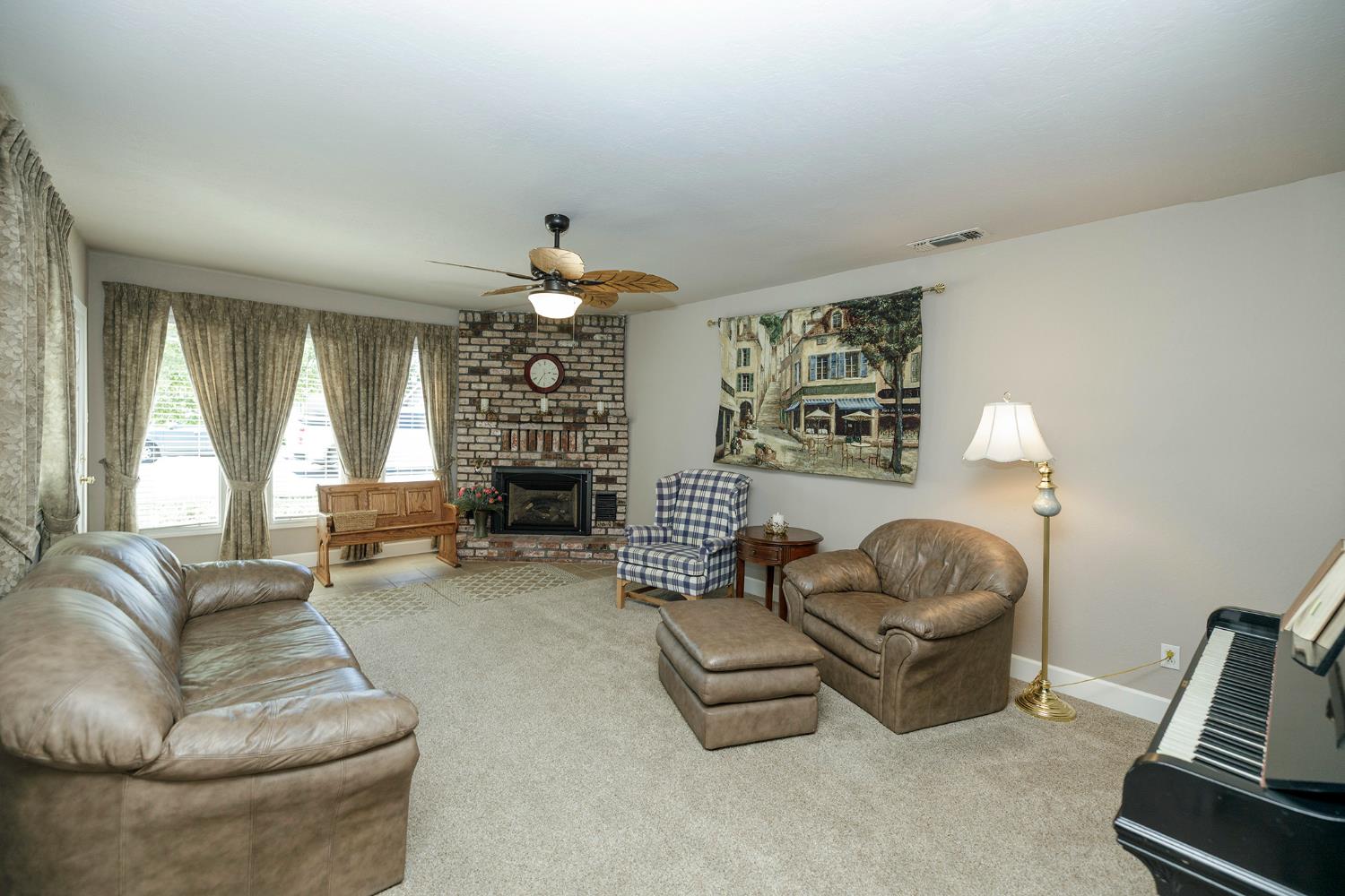 606 Palm Ave, Ripon, CA 95366