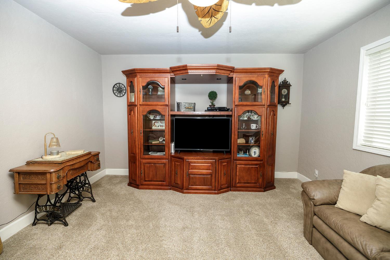 606 Palm Ave, Ripon, CA 95366