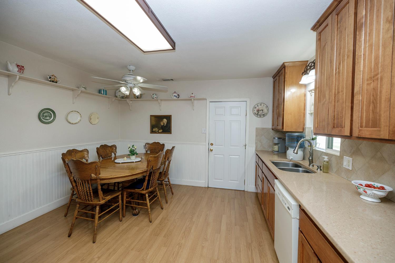 606 Palm Ave, Ripon, CA 95366