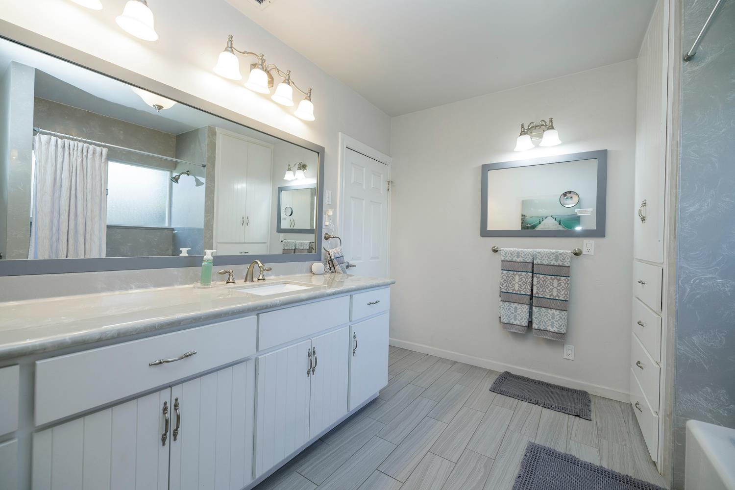 606 Palm Ave, Ripon, CA 95366
