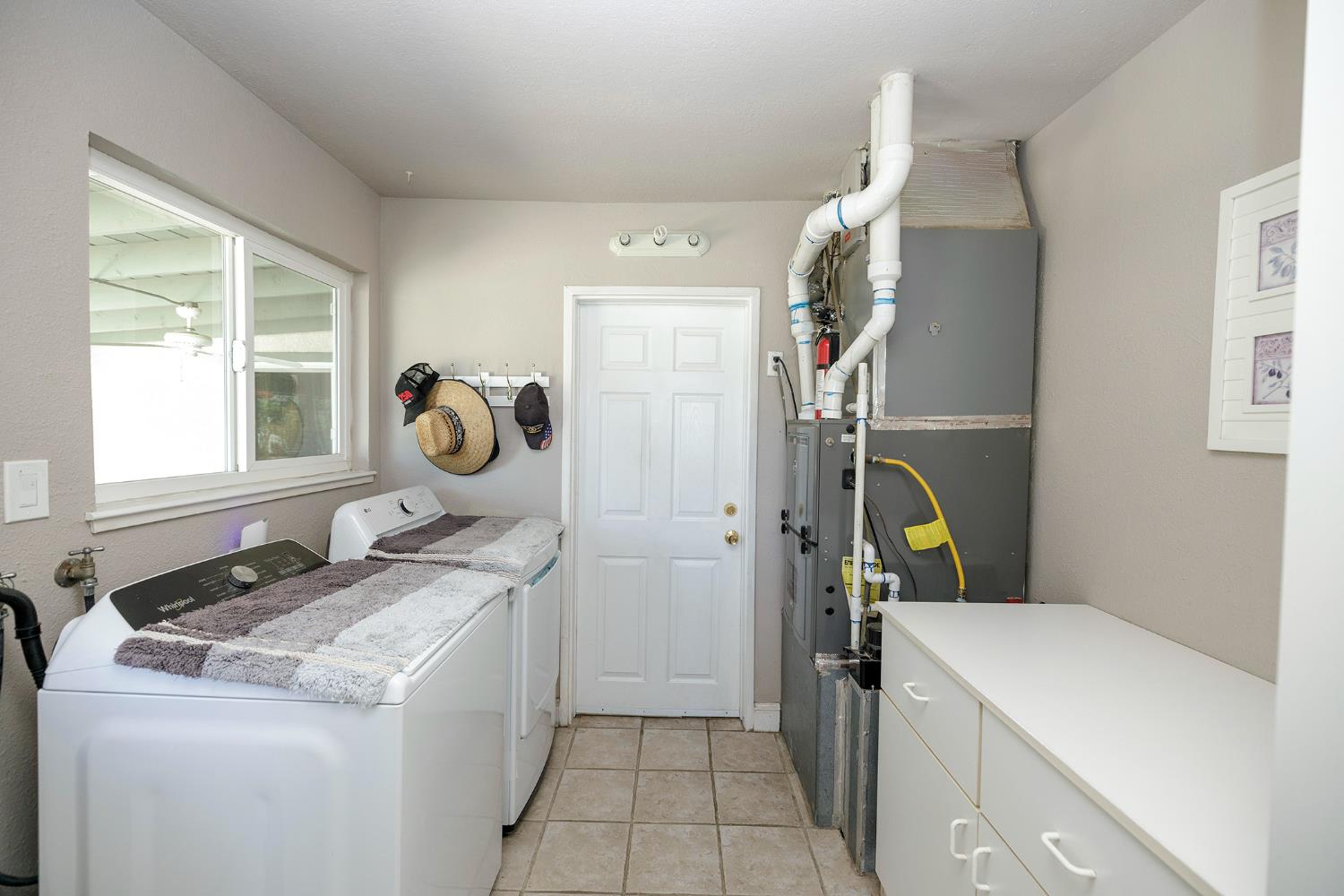 606 Palm Ave, Ripon, CA 95366
