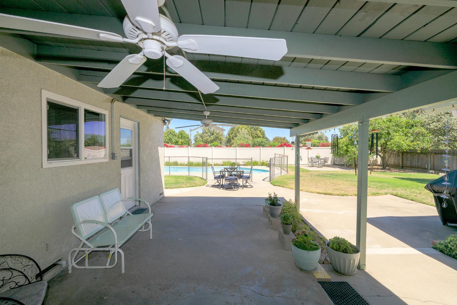 606 Palm Ave, Ripon, CA 95366