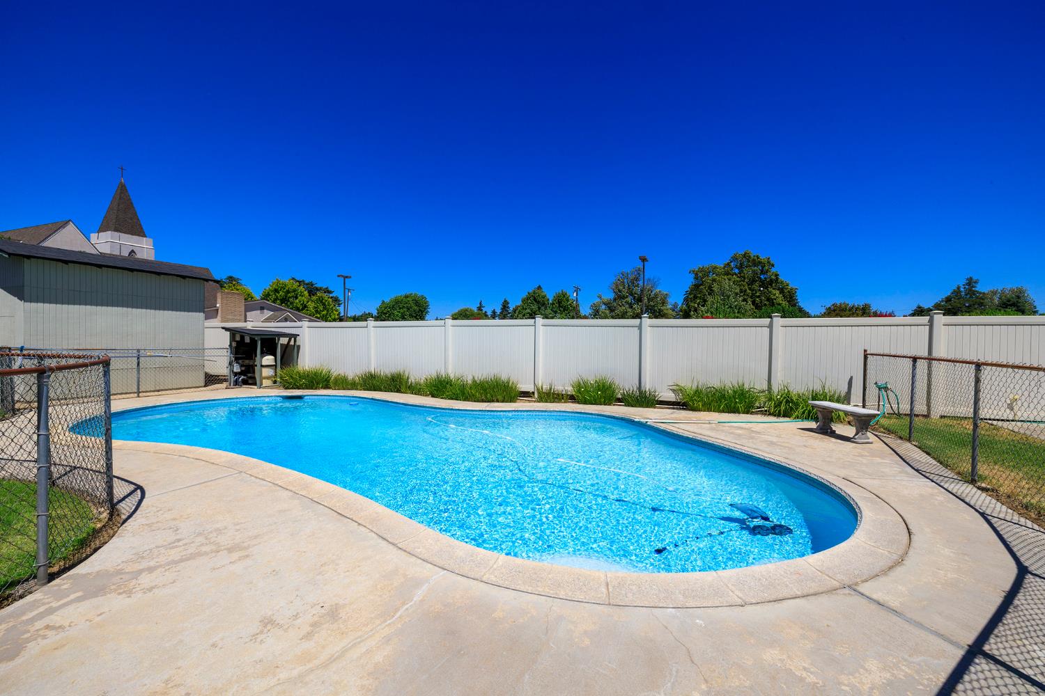 606 Palm Ave, Ripon, CA 95366