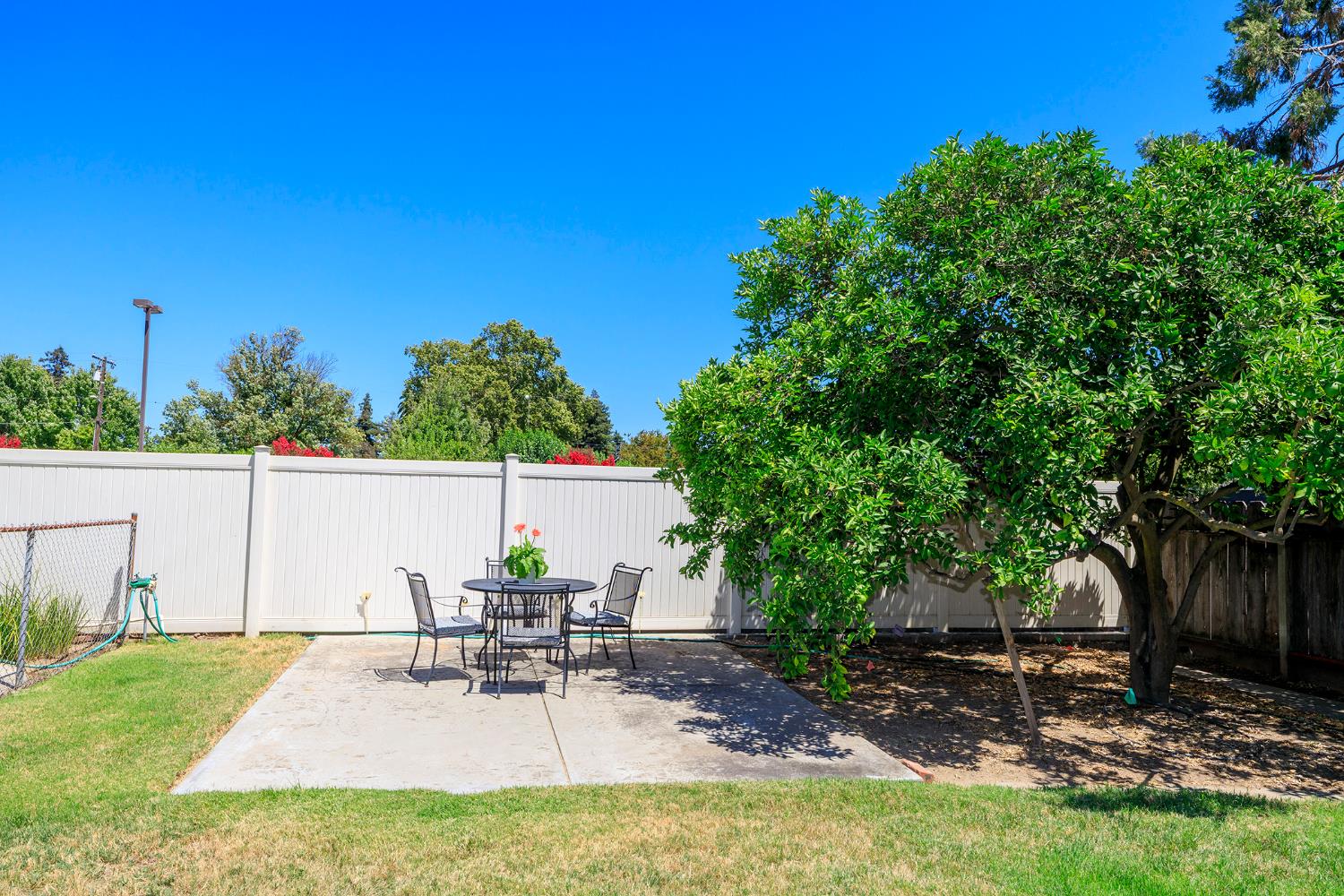 606 Palm Ave, Ripon, CA 95366