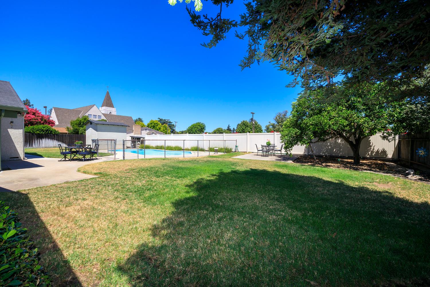 606 Palm Ave, Ripon, CA 95366
