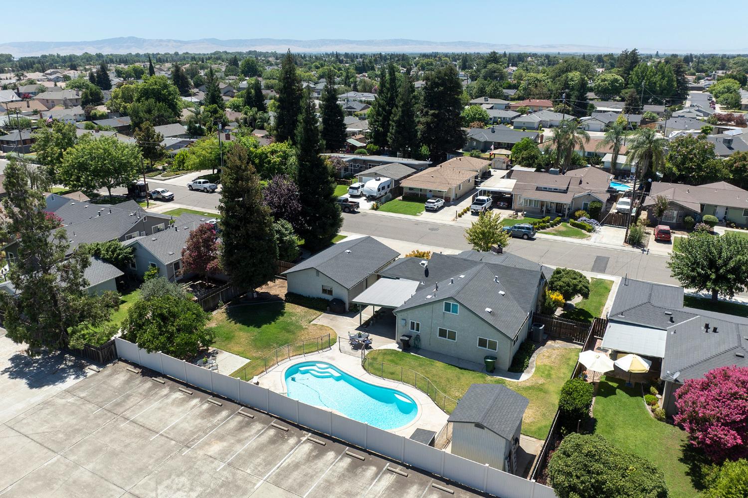 606 Palm Ave, Ripon, CA 95366