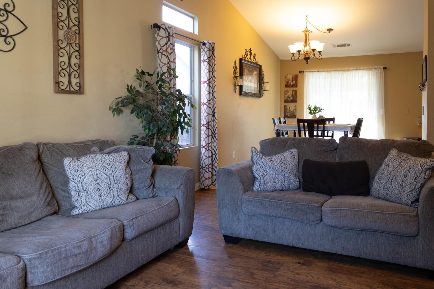 633 Dodderer St, Firebaugh, CA 93622
