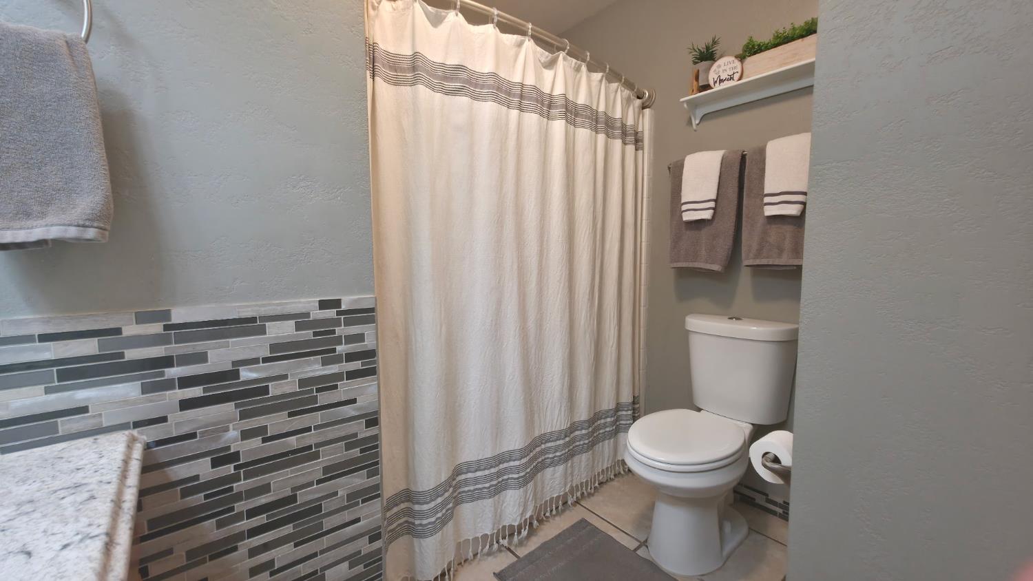 633 Dodderer St, Firebaugh, CA 93622