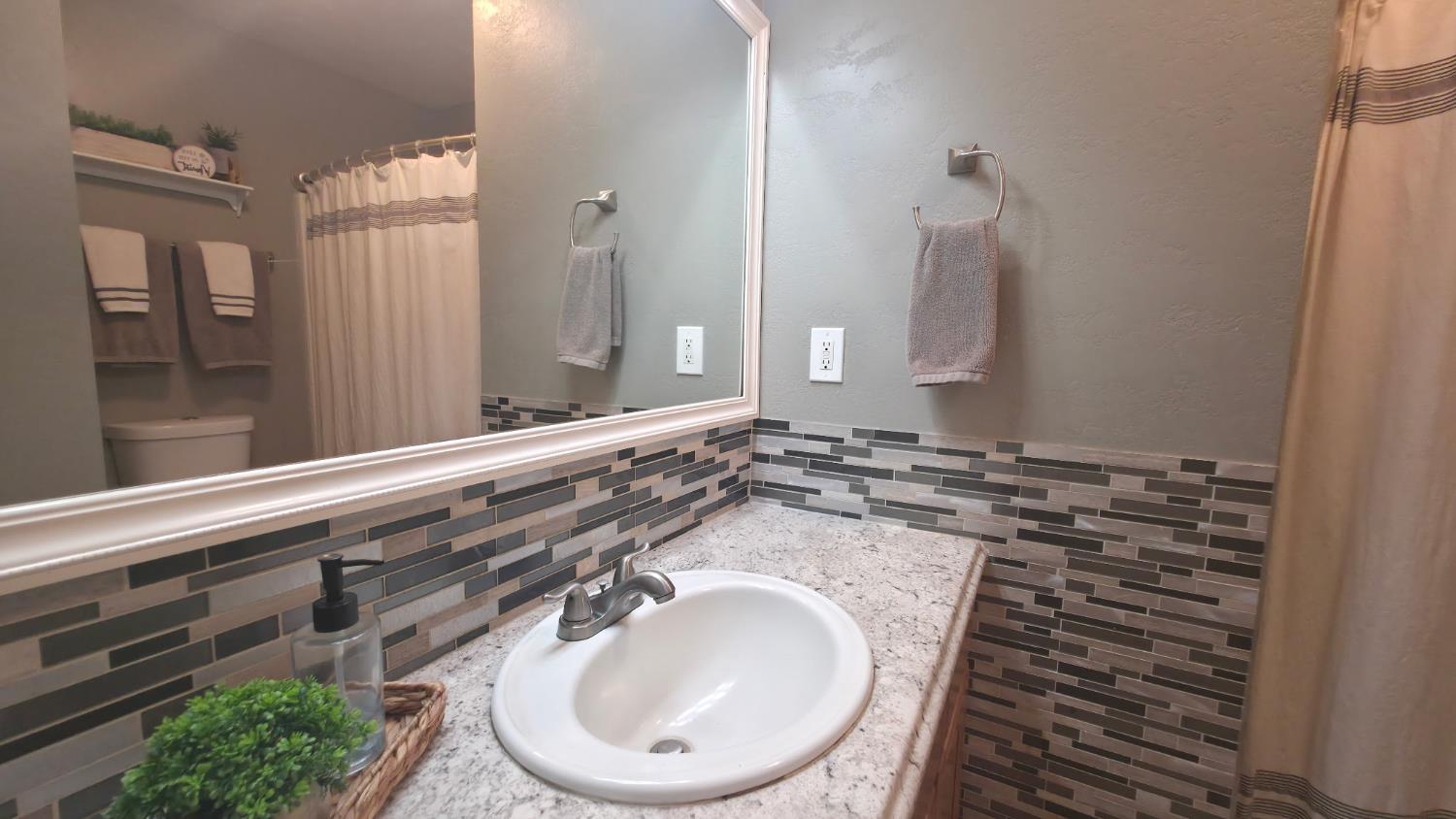 633 Dodderer St, Firebaugh, CA 93622