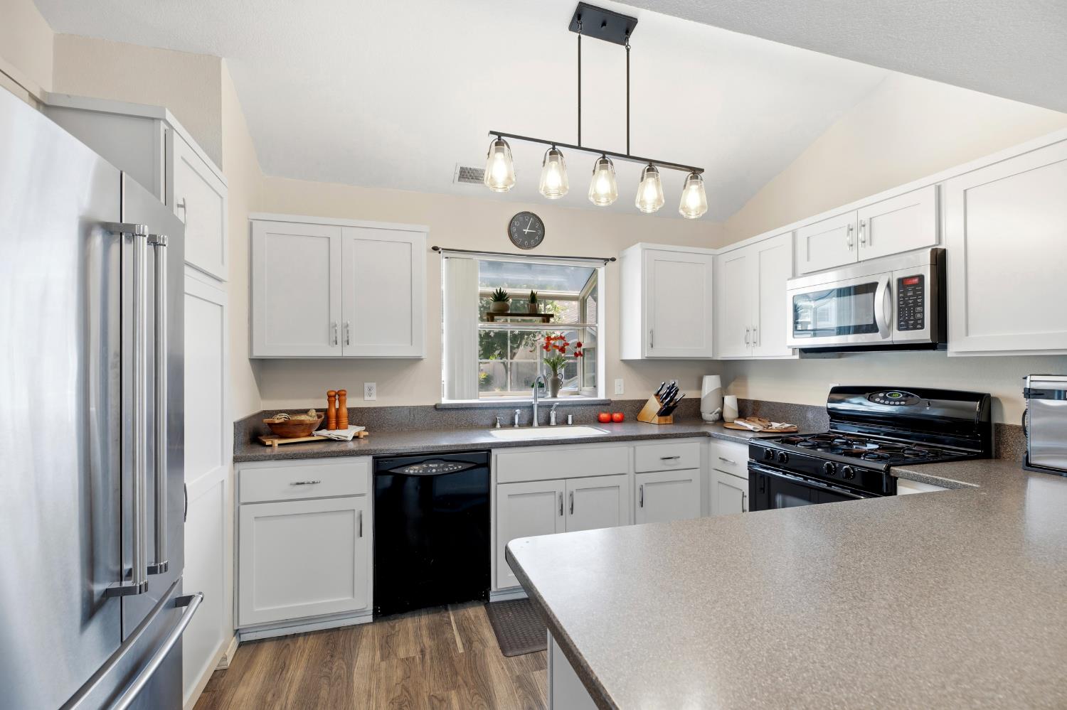 2821 Field Stone St, Modesto, CA 95355