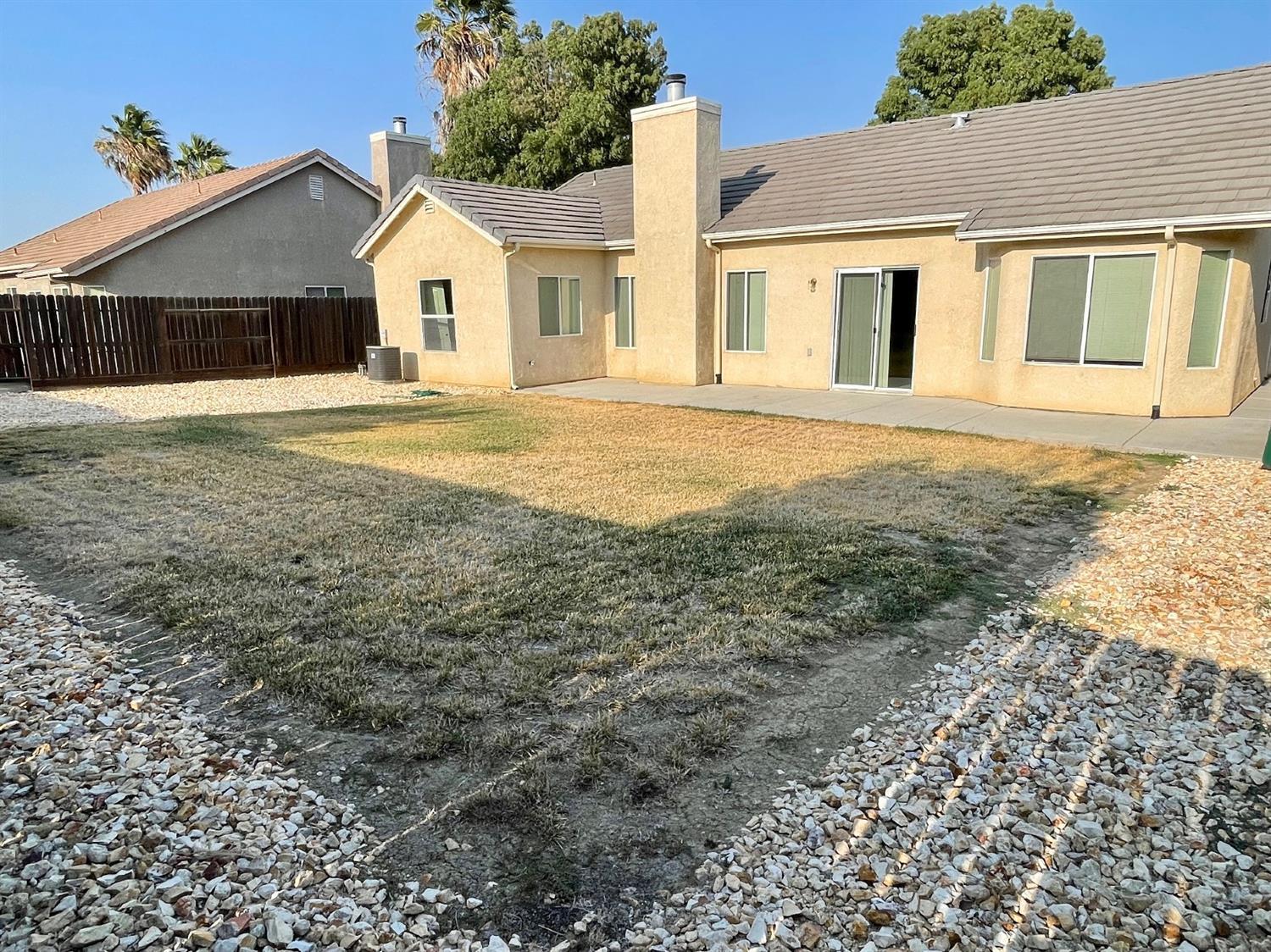 653 Stonewood Dr, Los Banos, CA 93635