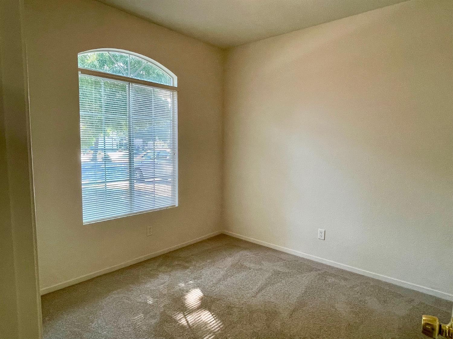 653 Stonewood Dr, Los Banos, CA 93635
