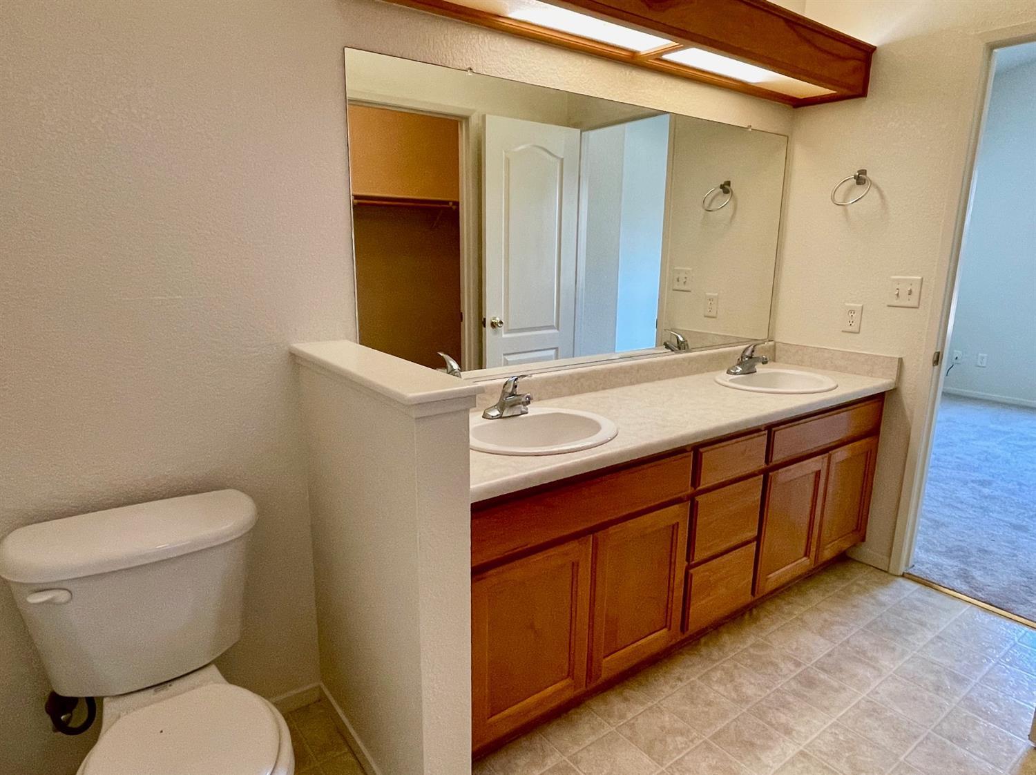 653 Stonewood Dr, Los Banos, CA 93635