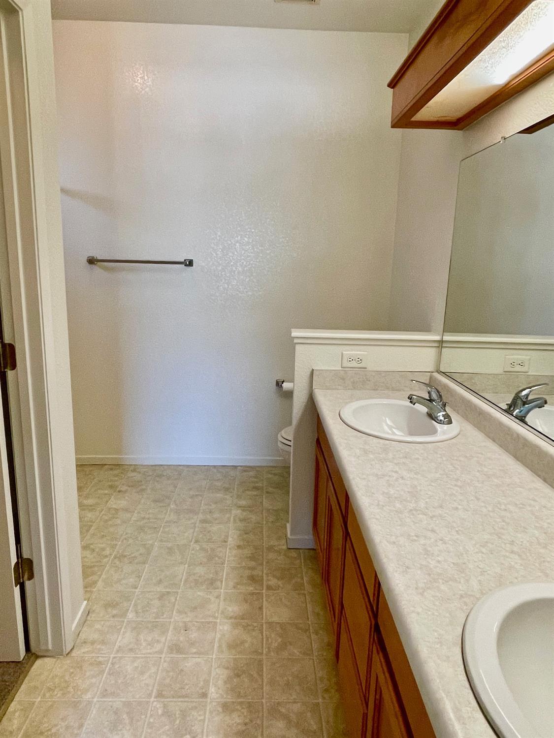 653 Stonewood Dr, Los Banos, CA 93635